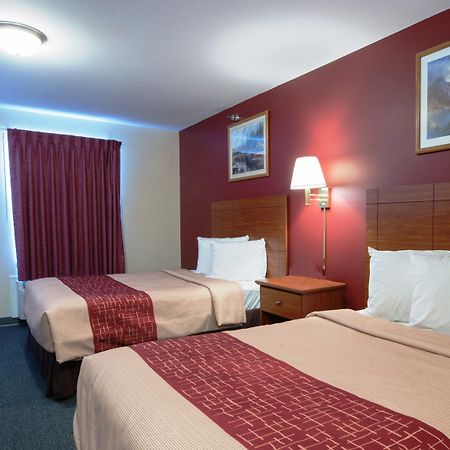 Red Roof Inn & Suites Dickinson Bagian luar foto
