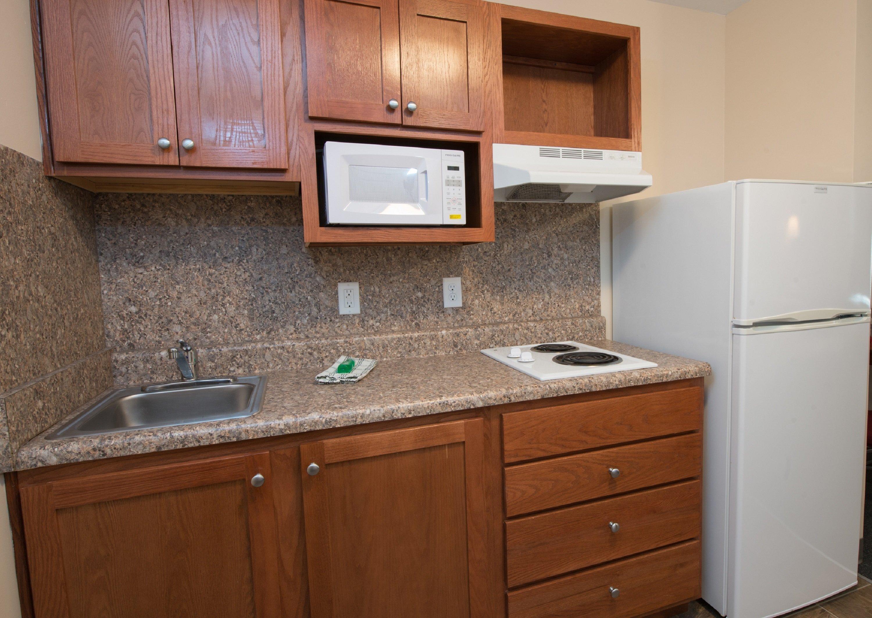 Red Roof Inn & Suites Dickinson Bagian luar foto