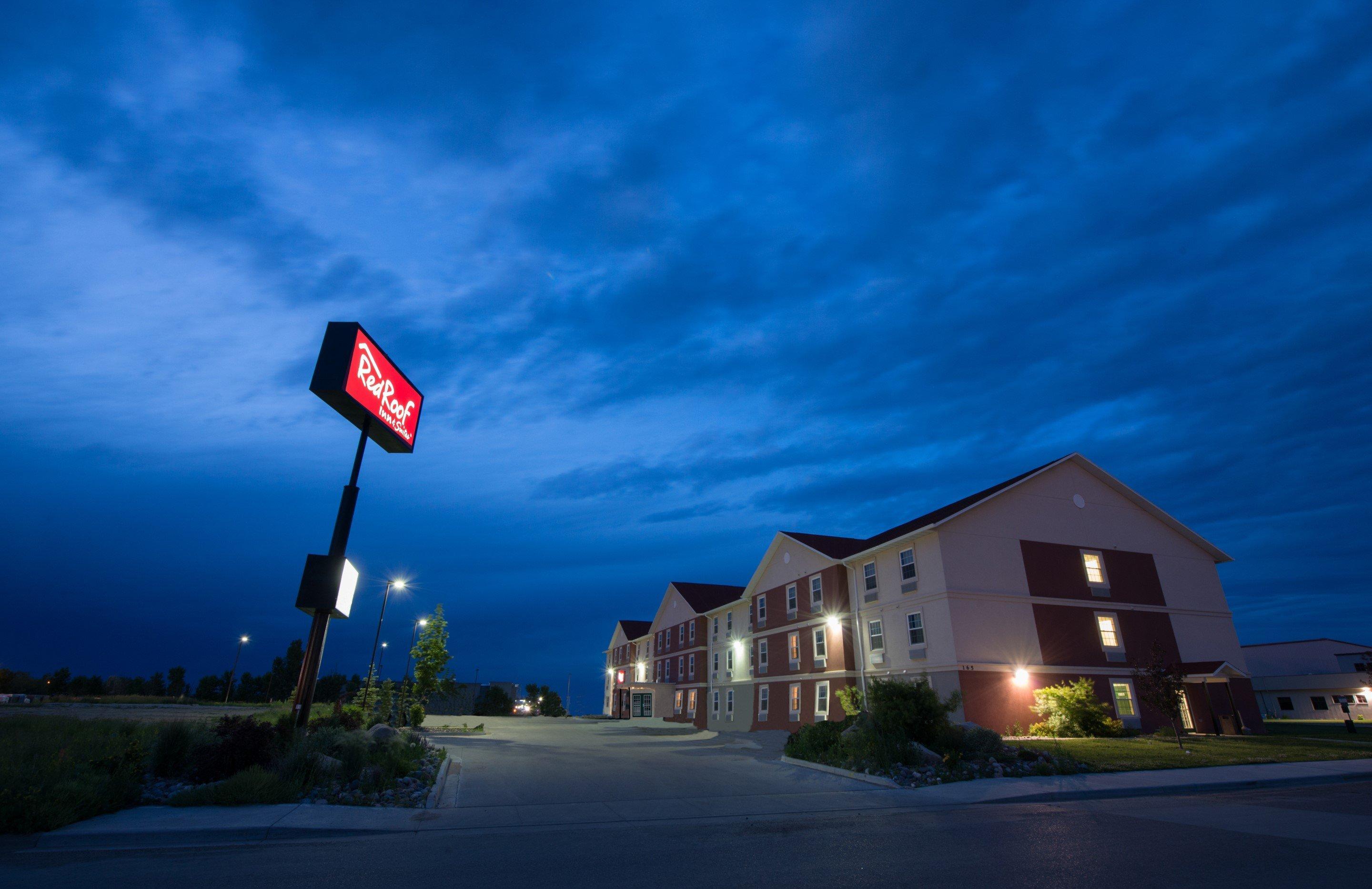 Red Roof Inn & Suites Dickinson Bagian luar foto