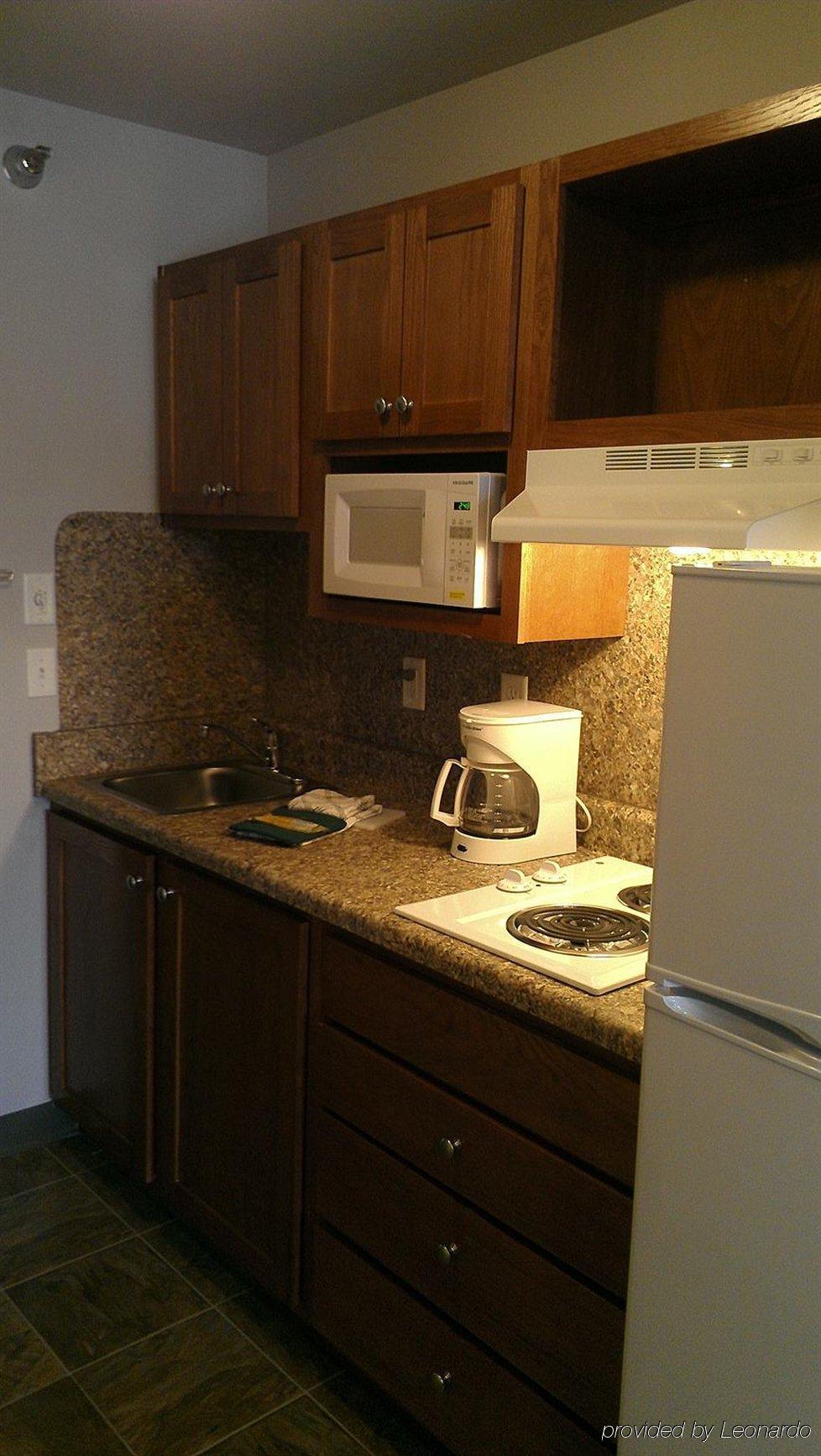 Red Roof Inn & Suites Dickinson Bagian luar foto