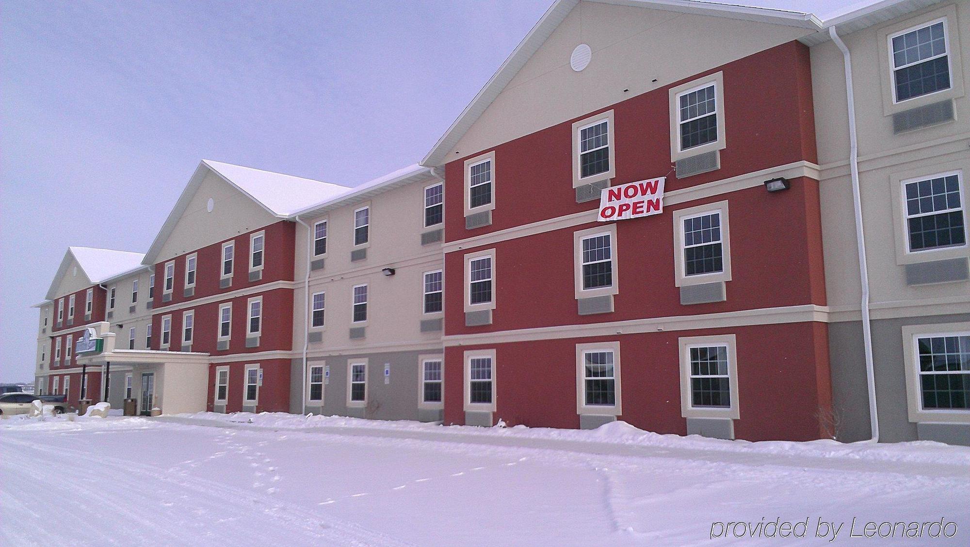 Red Roof Inn & Suites Dickinson Bagian luar foto