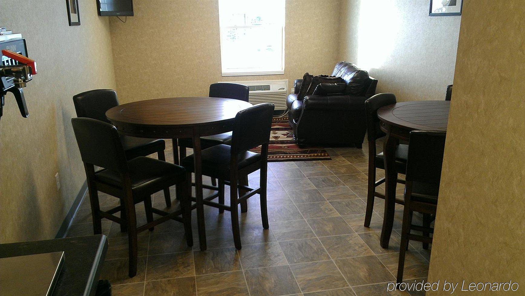 Red Roof Inn & Suites Dickinson Bagian luar foto